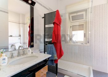 Bagno - Quadrilocale Via Alcide De Gasperi
 
17, Sant'Agata Li Battiati - foto 19