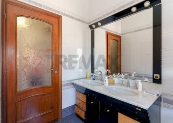 Bagno - Quadrilocale Via Alcide De Gasperi
 
17, Sant'Agata Li Battiati - foto 20