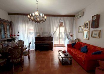 Sala da pranzo - Quadrilocale Corso Madonna della Libera
 
50, Rodi Garganico - foto 5