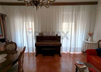 Sala da pranzo - Quadrilocale Corso Madonna della Libera
 
50, Rodi Garganico - foto 7