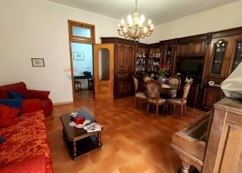 Sala da pranzo - Quadrilocale Corso Madonna della Libera
 
50, Rodi Garganico - foto 8