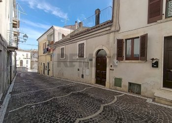 Edificio all\'aperto - Casa semi indipendente Via Agostino Baiocco
 
7, San Valentino in Abruzzo Citeriore - foto 2