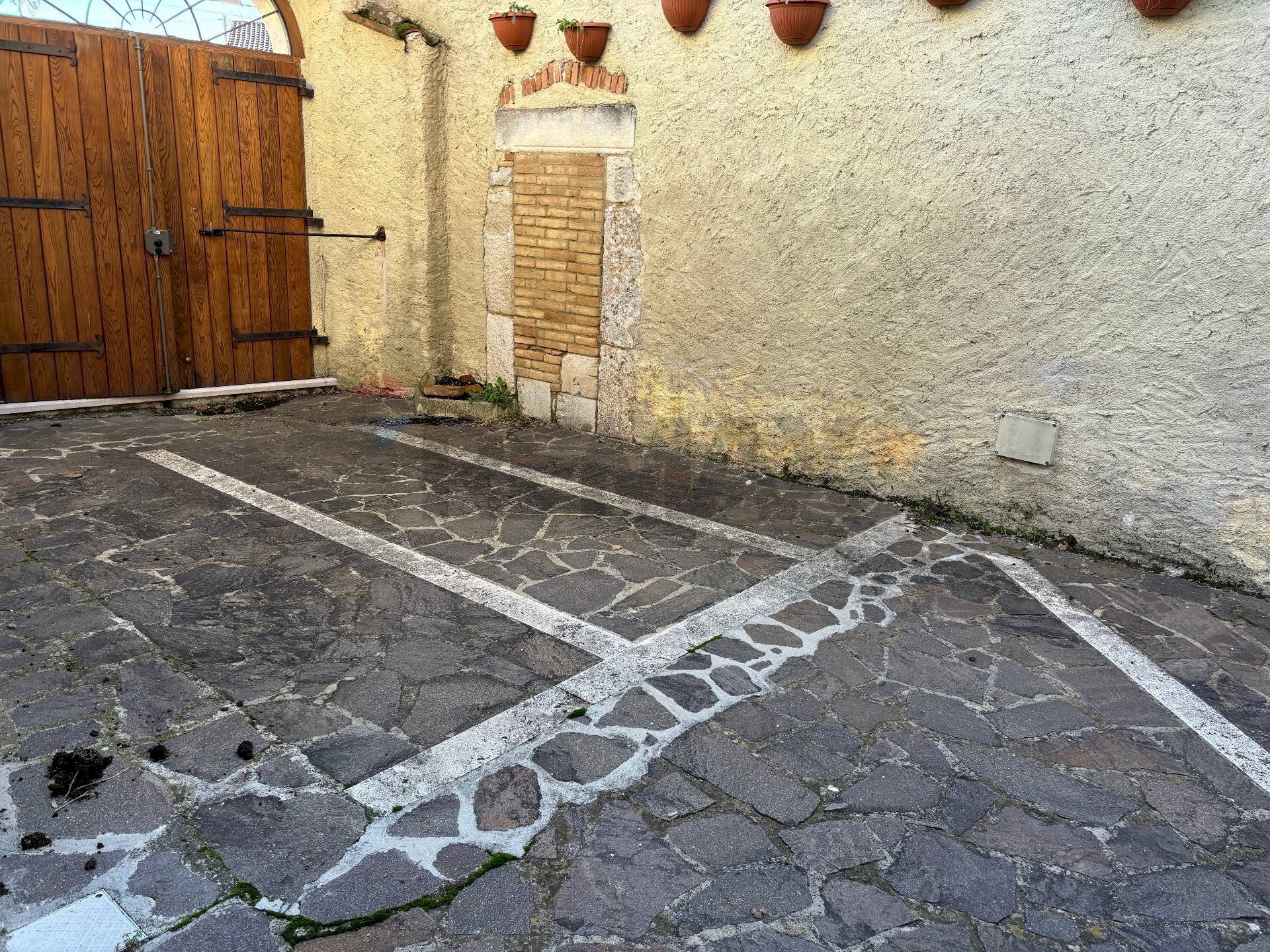 Terrazza - Locale Commerciale Piazza Garibaldi
 
21, Scurcola Marsicana - foto 2