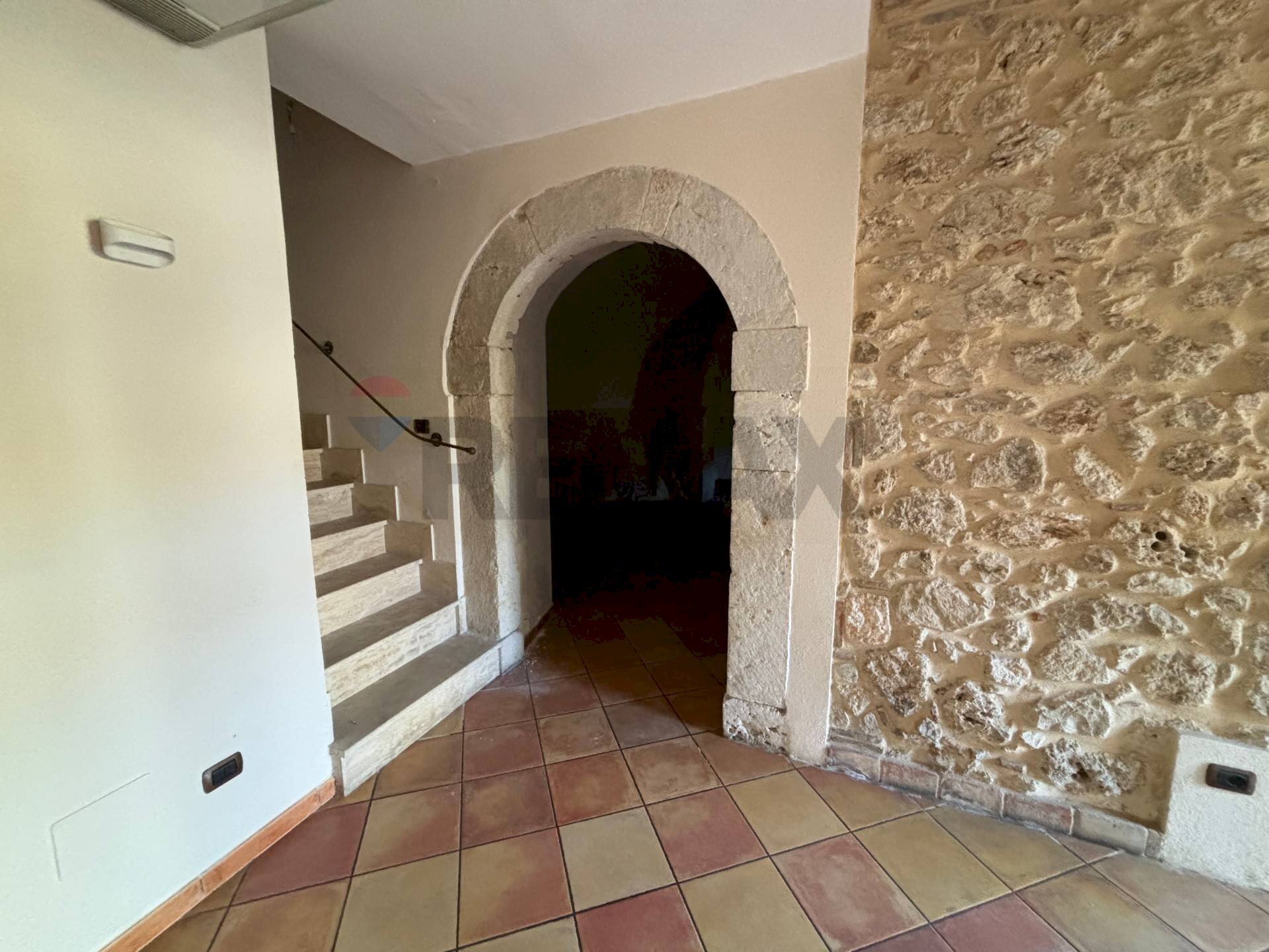 Scale - Locale Commerciale Piazza Garibaldi
 
21, Scurcola Marsicana - foto 3