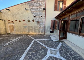 Terrazza - Locale Commerciale Piazza Garibaldi
21, Scurcola Marsicana - foto 17