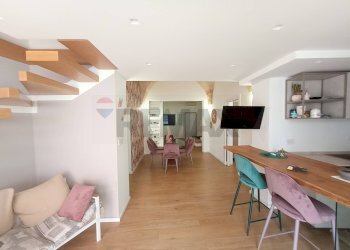 Sala da pranzo - Casa indipendente Via Sant'Antonio
 
35, San Pietro Vernotico - foto 15