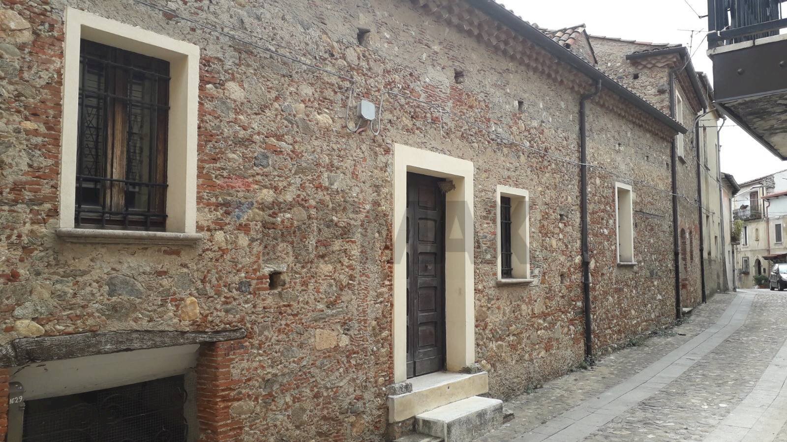 Casa all\'aperto - Independent house VIA INTERNA DONNICI SUPERIORE
 
87, Cosenza - photo 1