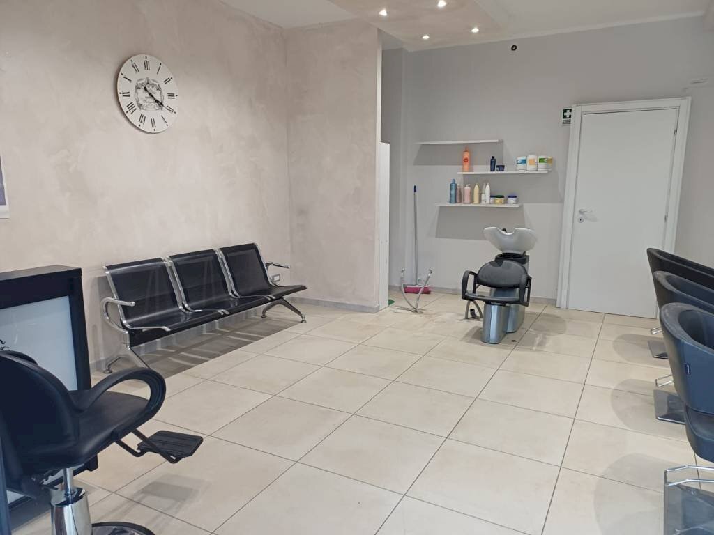 Interno non residenziale - Parrucchieri Uomo - Donna via Pola Interna, Carpi - foto 3