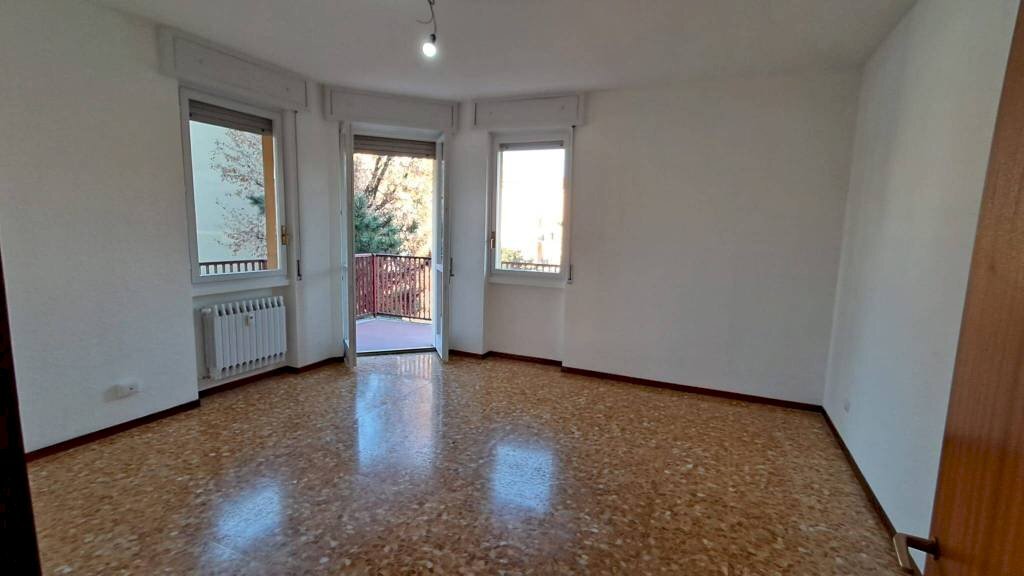 Soggiorno - Three-room apartment via del Santuario, hamlet Seggiano, Pioltello - photo 1