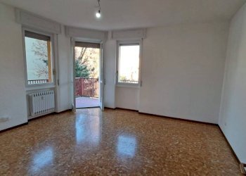 Soggiorno - Trilocale via del Santuario, frazione Seggiano, Pioltello - foto 1