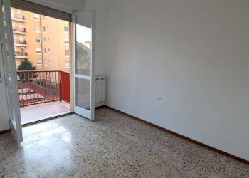 Camera da letto - Trilocale via del Santuario, frazione Seggiano, Pioltello - foto 18