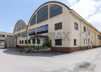 Edificio all\'aperto - Capannone Via Padana Superiore
 
317, Vimodrone - foto 1