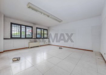 Stanza vuota - Capannone Via Padana Superiore
 
317, Vimodrone - foto 25