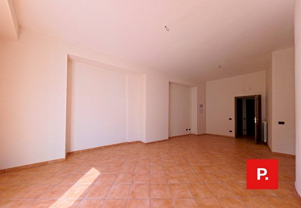 Foto 2 - Trilocale via ferrante
 
1, Caserta - foto 2