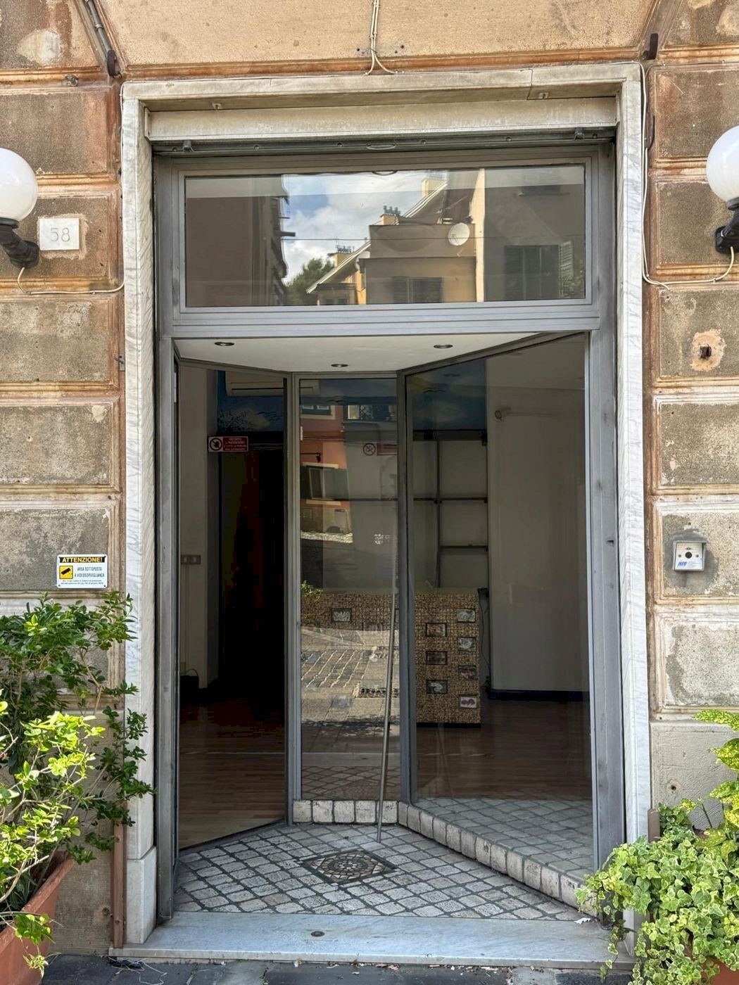 Locale Commerciale VIA FUSINATO 58 R, Genova (zona Prà) - foto 1