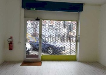 PHOTO-2026-01-09-15-25-02 2.jpg - Locale Commerciale Piazzale Caduti Saronnesi 8, Saronno - foto 7