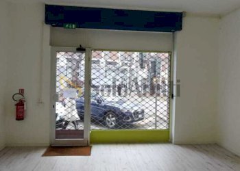 PHOTO-2026-01-09-15-25-03.jpg - Locale Commerciale Piazzale Caduti Saronnesi 8, Saronno - foto 10