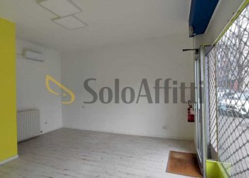 PHOTO-2026-01-09-15-25-04 3.jpg - Locale Commerciale Piazzale Caduti Saronnesi 8, Saronno - foto 11