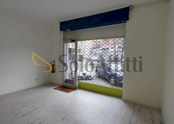 PHOTO-2026-01-09-15-25-04 6.jpg - Locale Commerciale Piazzale Caduti Saronnesi 8, Saronno - foto 14