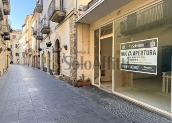 IMG_8424.jpg - Locale Commerciale Via Pretoria 43, Potenza - foto 2