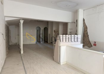 IMG_8426.jpg - Locale Commerciale Via Pretoria 43, Potenza - foto 4