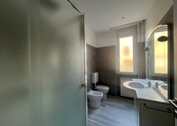 Bagno 2.JPG - Trilocale via san luigi  99, Arona - foto 7
