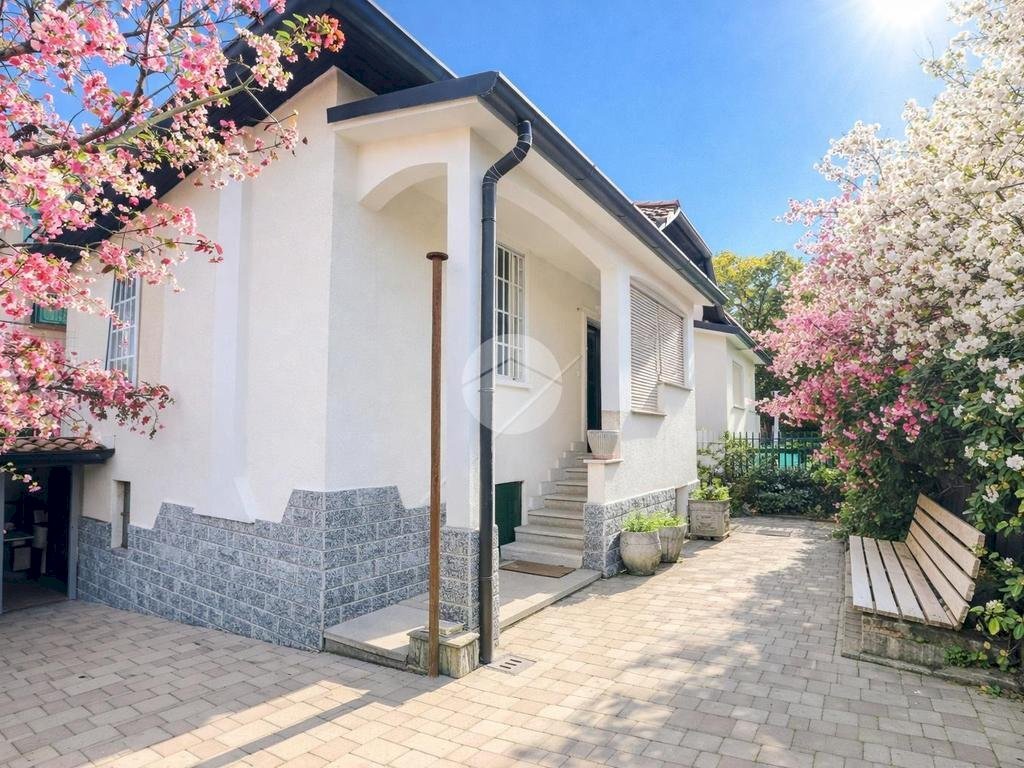 Villa Via Zinie, Cusano Milanino - photo 1