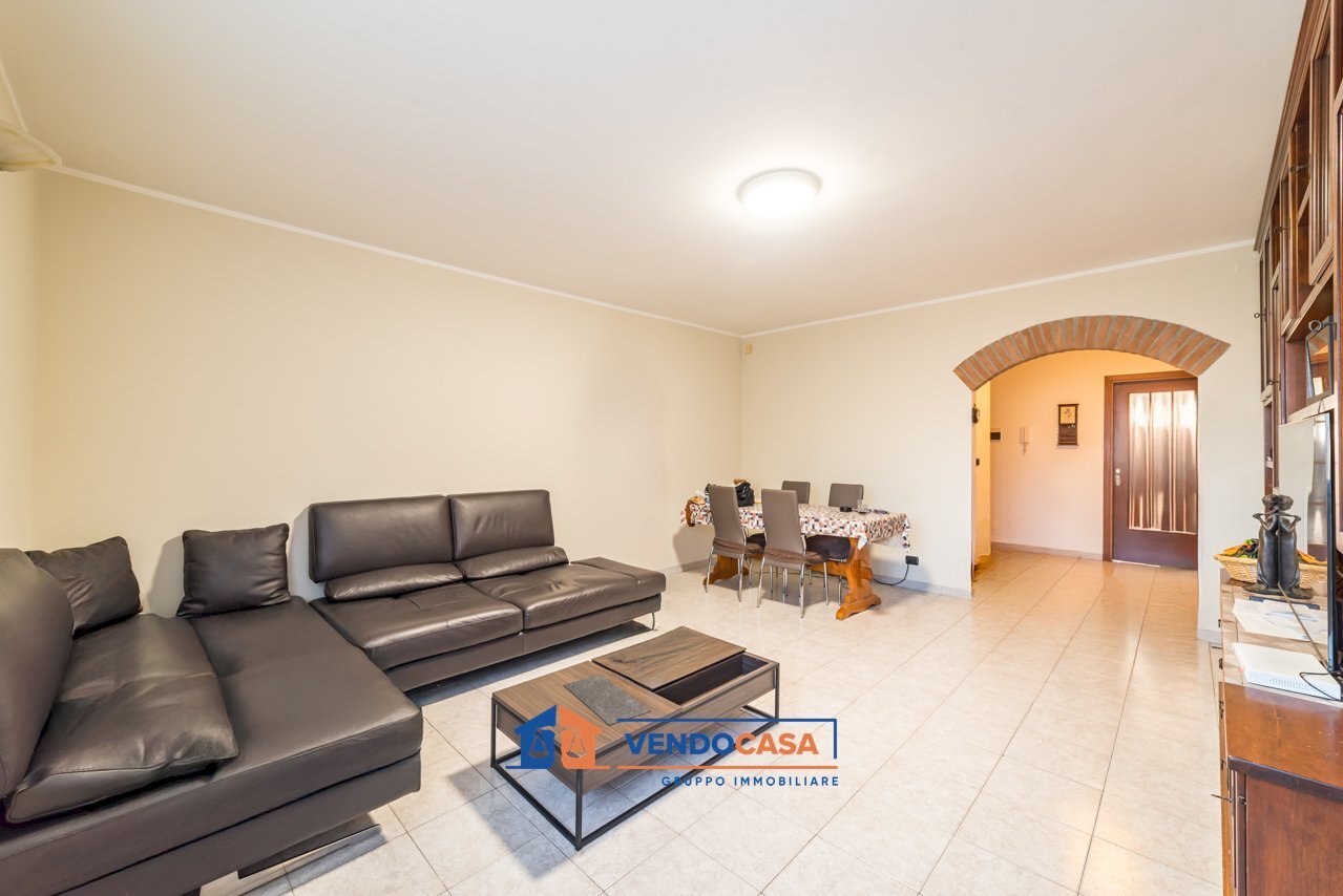 Apartment Bra - photo 1