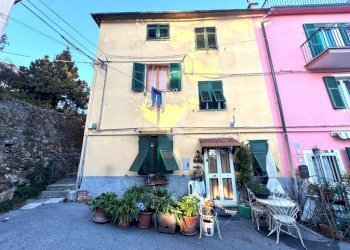 Quadrilocale Via Fontana di Trasta, Genova (zona Bolzaneto) - foto 1