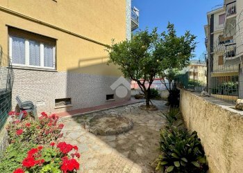 Four-room apartment Via Belgio, Spotorno - photo 1