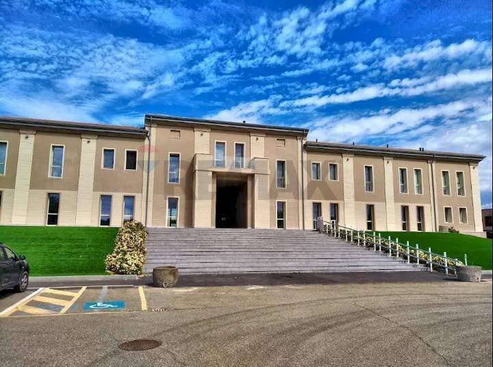 Office via statale, 110 
 Villafranca, Medolla - photo 1