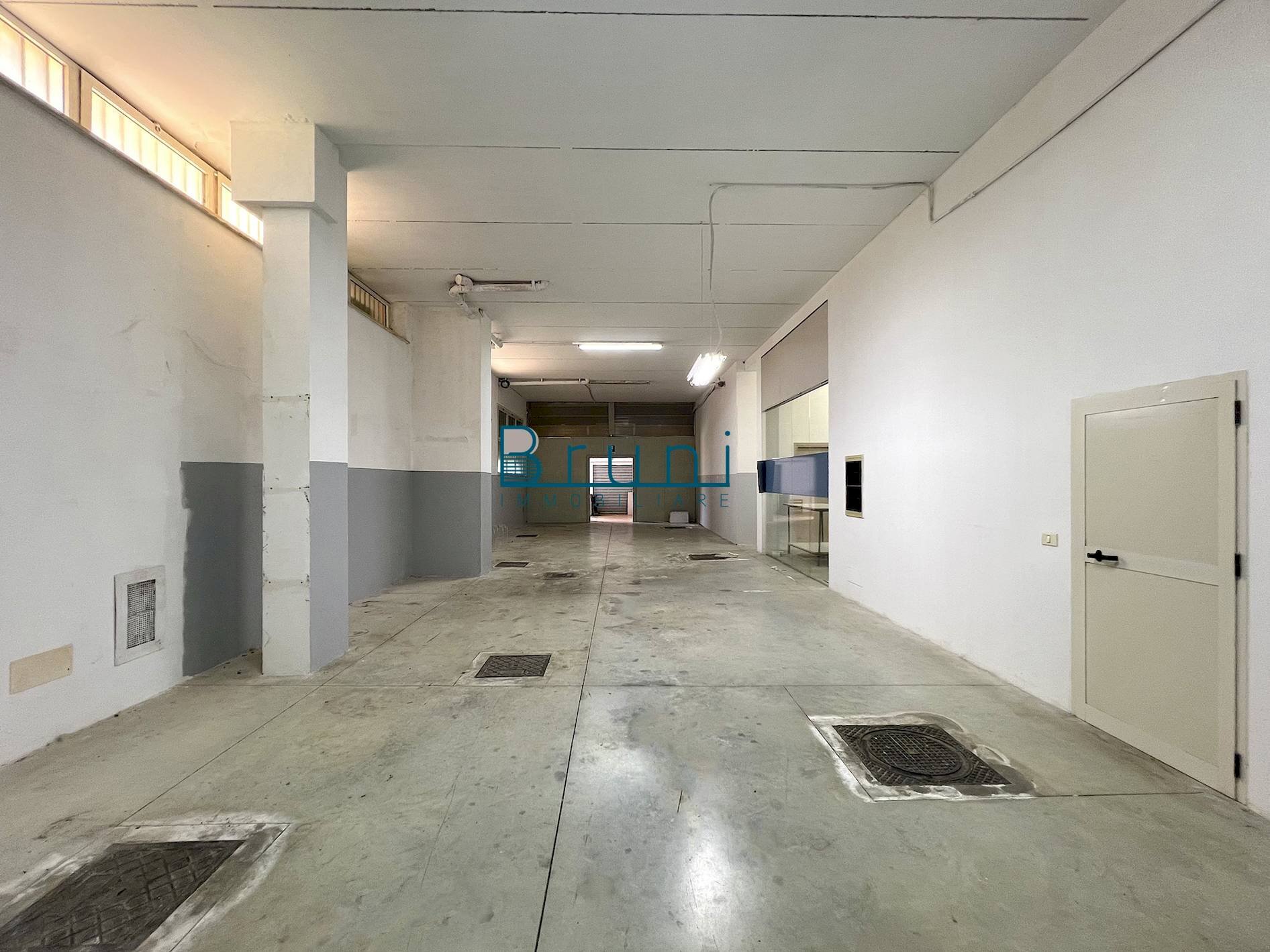Foto 1 - Magazzino Via Niccolò IV, San Benedetto del Tronto - foto 1