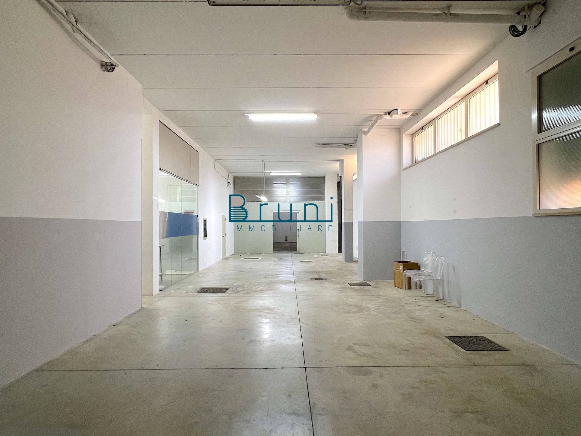 Foto 2 - Magazzino Via Niccolò IV, San Benedetto del Tronto - foto 2