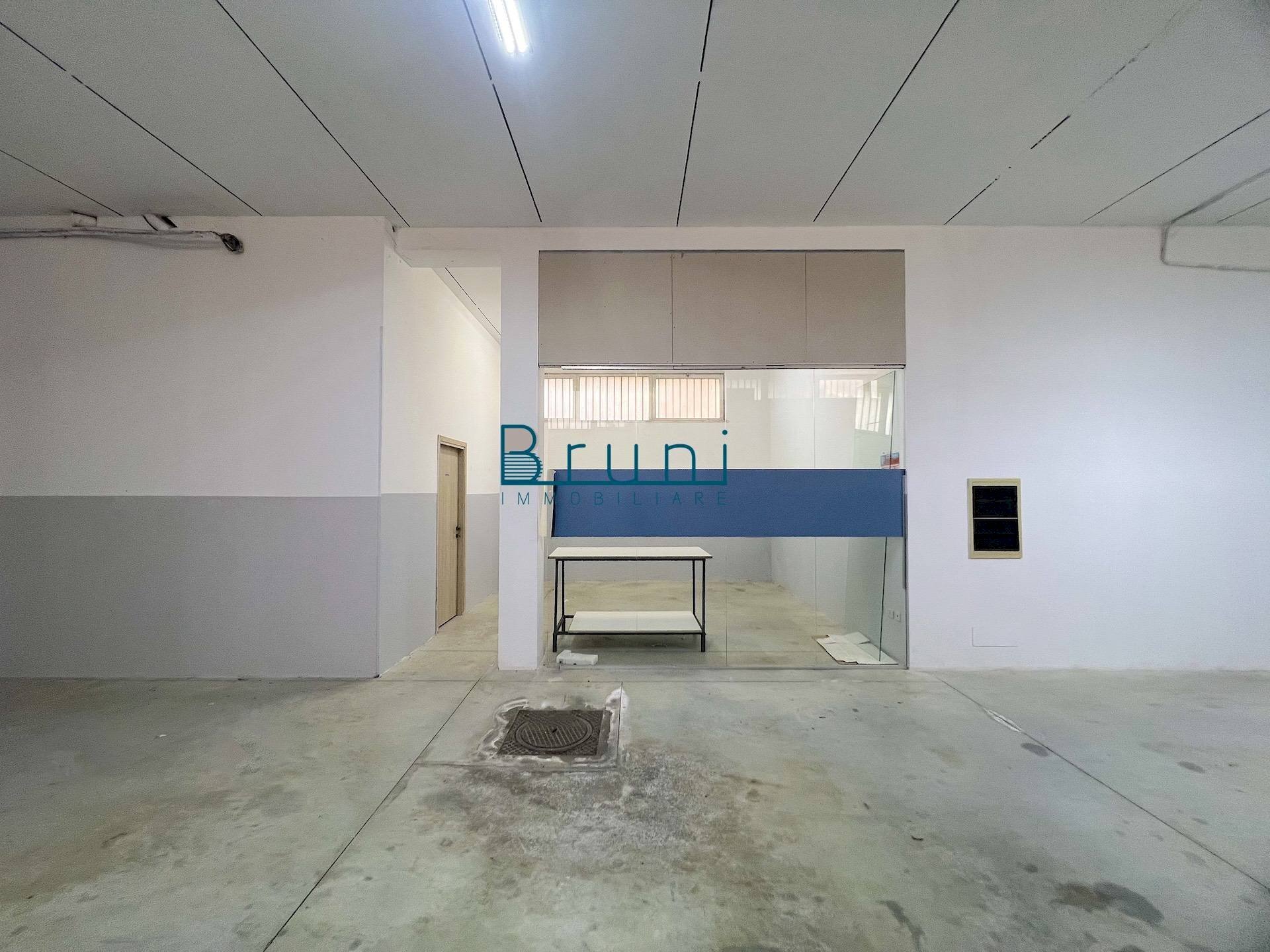 Foto 3 - Magazzino Via Niccolò IV, San Benedetto del Tronto - foto 3