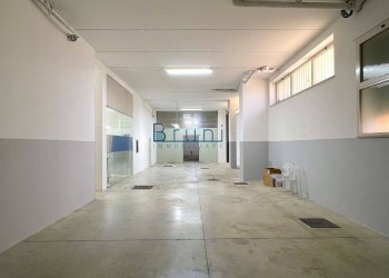 Foto 2 - Magazzino Via Niccolò IV, San Benedetto del Tronto - foto 2