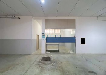 Foto 3 - Magazzino Via Niccolò IV, San Benedetto del Tronto - foto 3