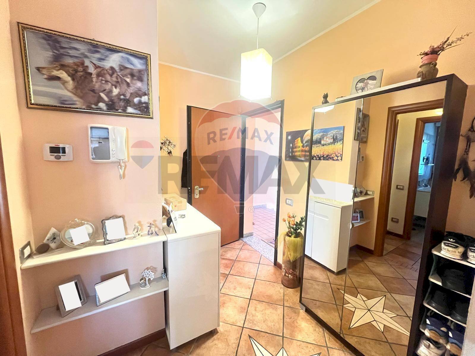 Hall / corridoio - Three-room apartment Via Scirlago
10, Cittiglio - photo 2