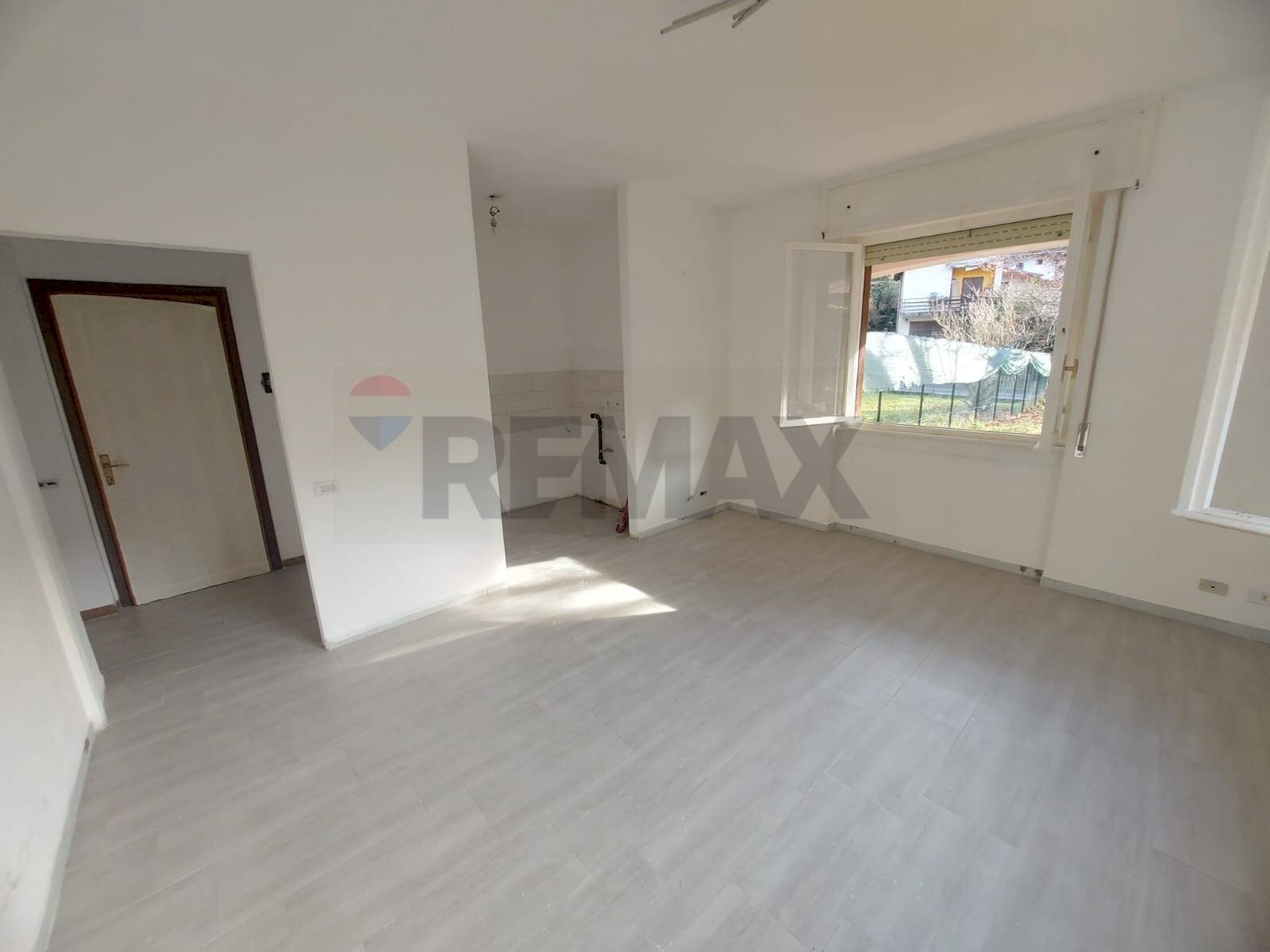 Stanza vuota - Bilocale Via Provinciale per Orino
 
4, Castello Cabiaglio - foto 1