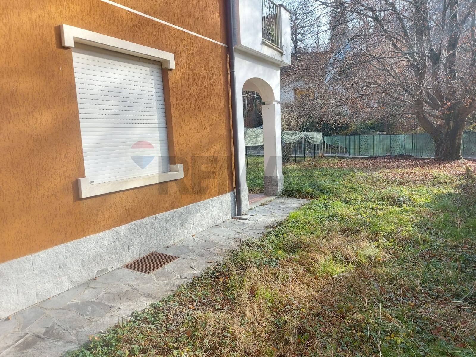 Giardino - Bilocale Via Provinciale per Orino
4, Castello Cabiaglio - foto 3