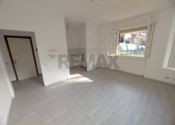 Stanza vuota - Bilocale Via Provinciale per Orino
 
4, Castello Cabiaglio - foto 1