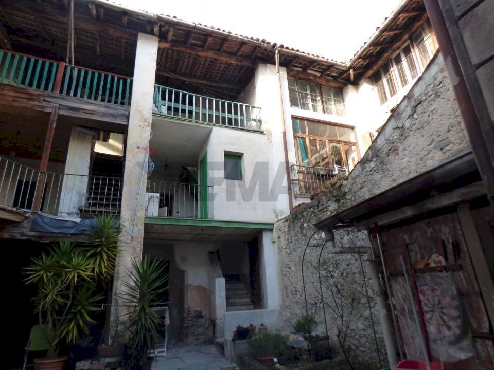 Edificio all\'aperto - Casa semi indipendente via Mazzini
 
11, Casalzuigno - foto 1