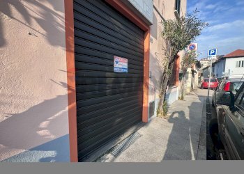 Edificio all\'aperto - Commercial Premises Besozzo - photo 2