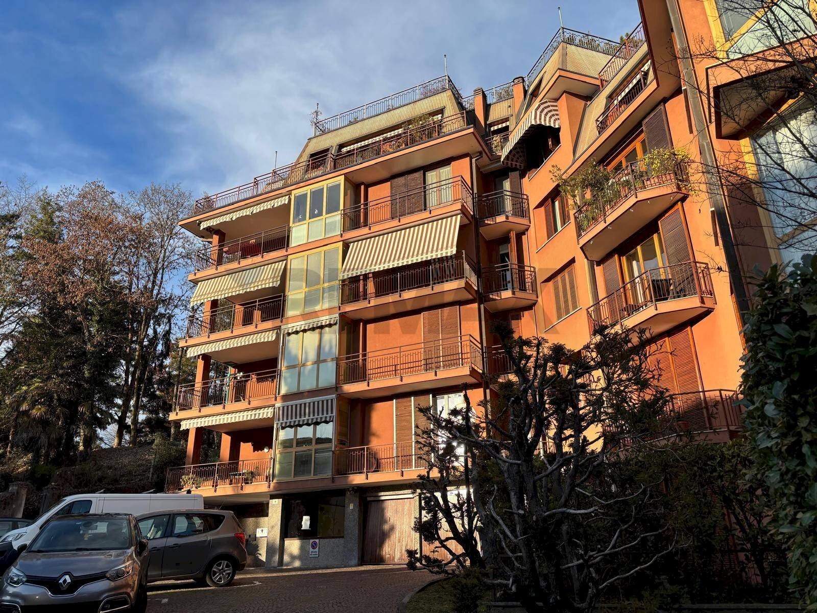 Edificio all\'aperto - Trilocale VIA CRISPI
14, Varese - foto 2