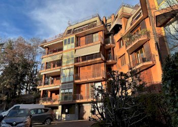 Edificio all\'aperto - Trilocale VIA CRISPI
14, Varese - foto 2