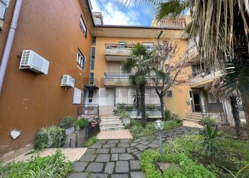 Edificio all\'aperto - Trilocale Via Badia
 
9, Catania - foto 2