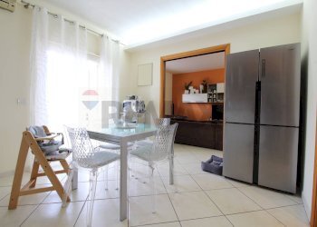 Sala da pranzo - Trilocale Via Badia
 
9, Catania - foto 9