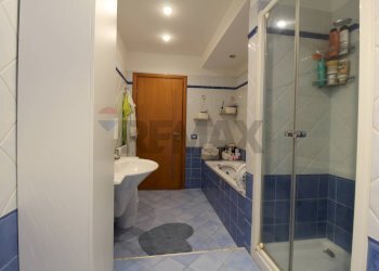 Bagno - Trilocale Via Badia
 
9, Catania - foto 17