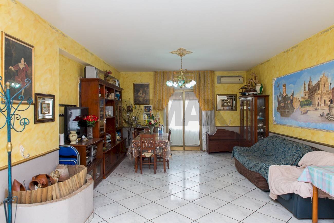 Sala da pranzo - Appartamento via Lenin
 
184, Misterbianco - foto 1