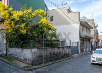 Edificio all\'aperto - Casa indipendente VIA SAN GIUSEPPE
 
219, Misterbianco - foto 1