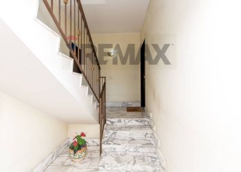Scale - Quadrilocale Via Sant'Antonio Abate
 
64, Misterbianco - foto 7